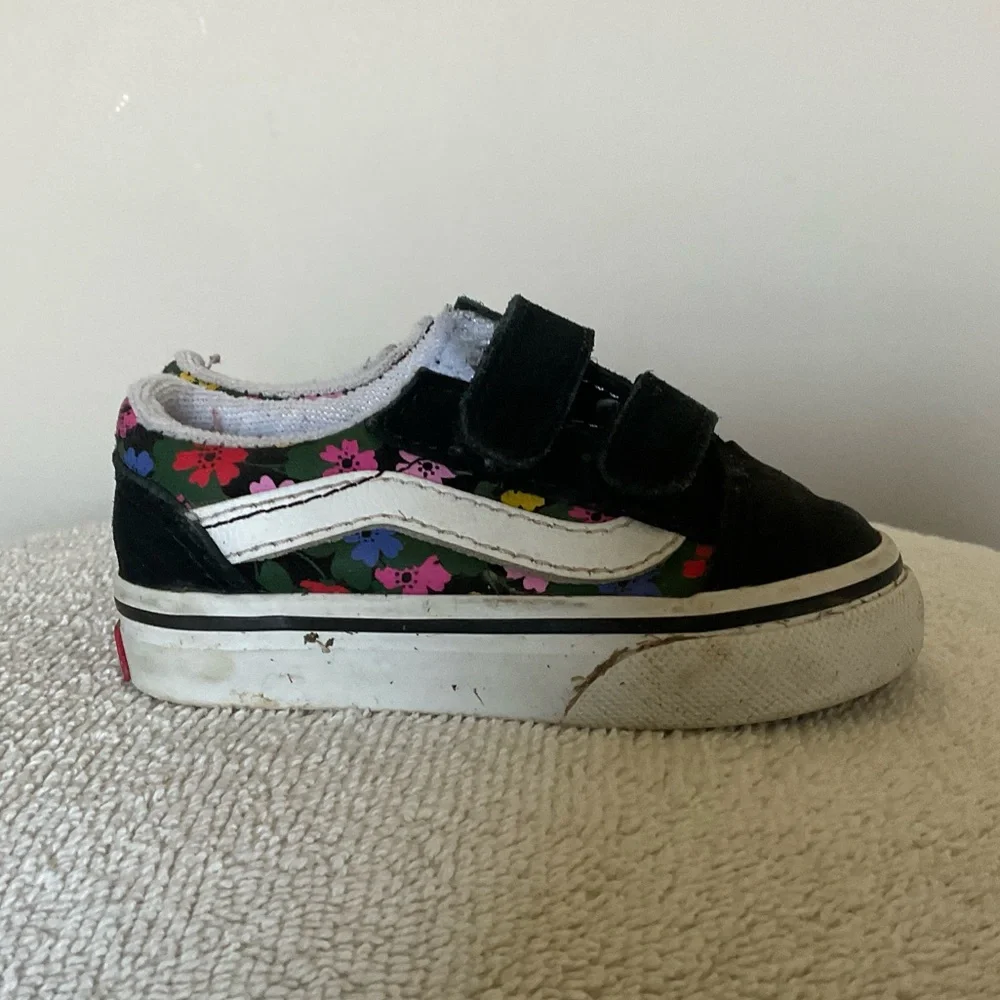 Vans Old Skool V Floral, Black Hook And Loop Close Sneakers Size 4 Toddler